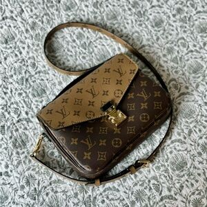 LV Reverse Monogram Pochette Metis